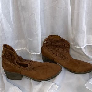 Brown ankle boots.